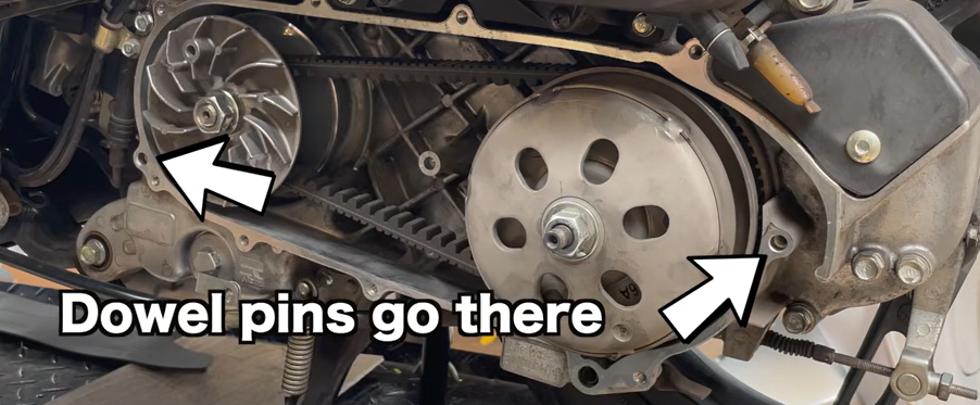 Torque wrench tightening Honda PCX 150 variator nut to 59 Nm with holding tool in place